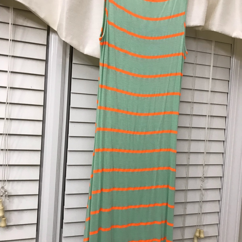 Dress - Picture 7 of 8